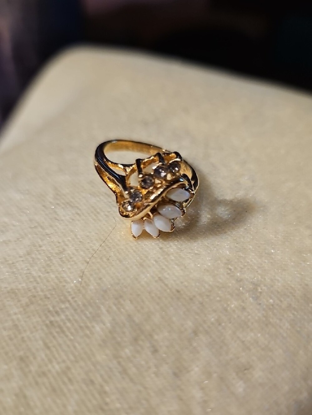Gold Leaf Cluster Ring with White Opal Petals - Picture 5 of 5